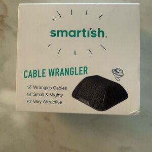 Smartish Cable Wrangler in Gray. New in box